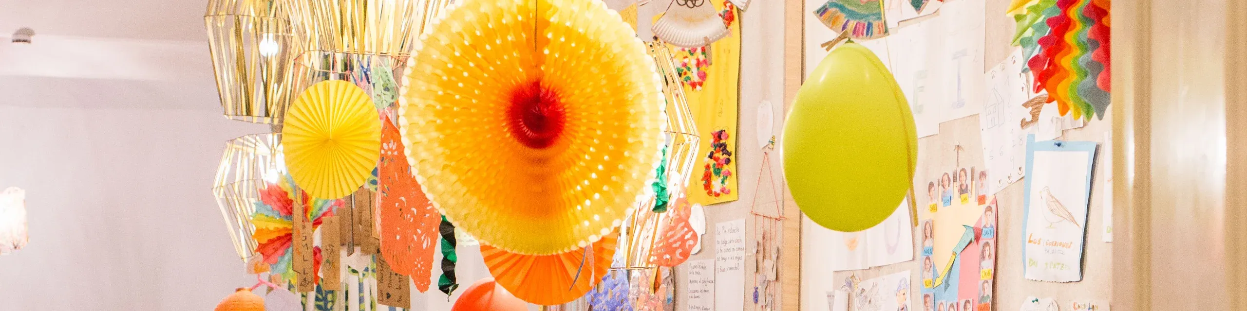 Bunte Lampendekorationen