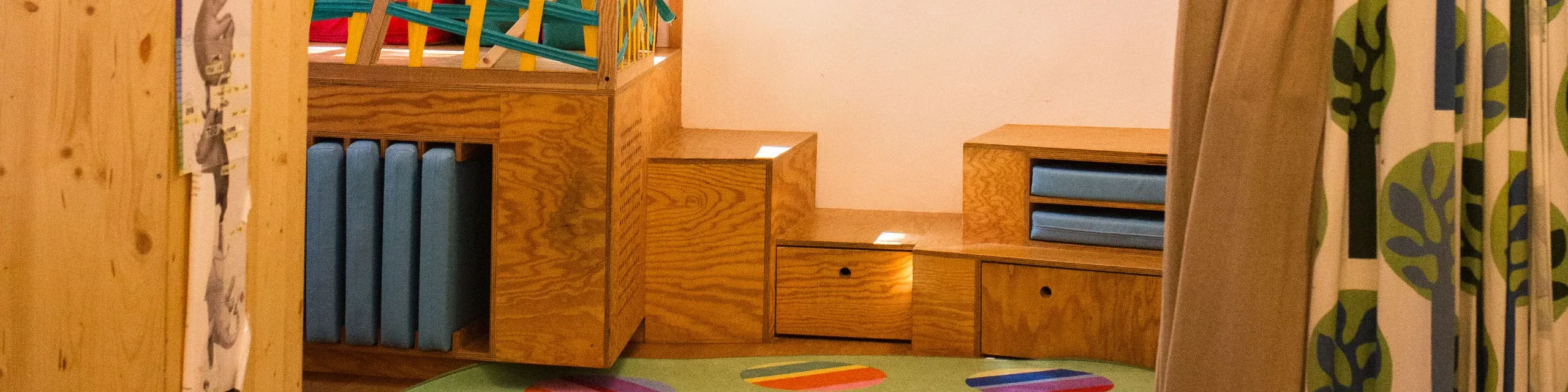 Kisten und Matratzen